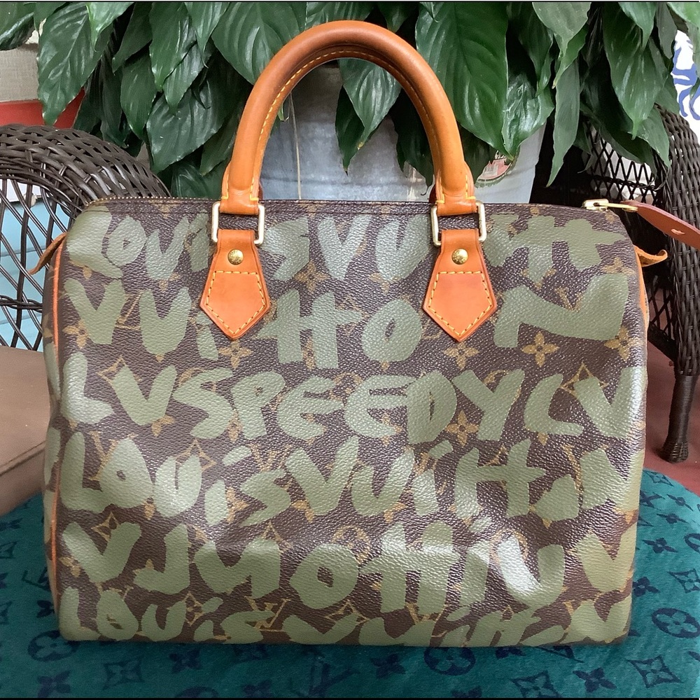 💕💯Louis Vuitton speedy 30 olive graffiti bag